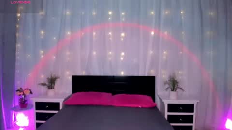 Snapshot of evoletbee chatting on 19, 7, 2026 Evolet online show from 19, 7, 2026