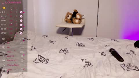 Snapshot of evva_foxxy chatting on 6, 4, 2026 evva_foxxy online show from 6, 4, 2026