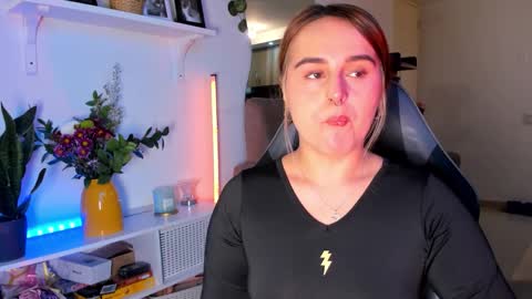 Snapshot of evy_orange1 chatting on 7, 3, 2026 EVY online show from 7, 3, 2026