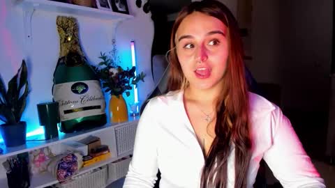 Snapshot of evy_orange1 chatting on 20, 3, 2026 EVY online show from 20, 3, 2026