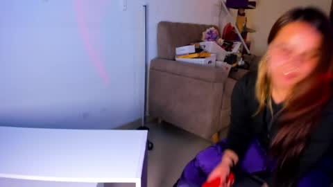 Snapshot of evy_orange1 chatting on 9, 4, 2026 EVY online show from 9, 4, 2026