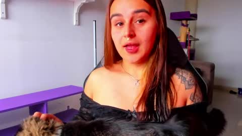 Snapshot of evy_orange1 chatting on 10, 4, 2026 EVY online show from 10, 4, 2026