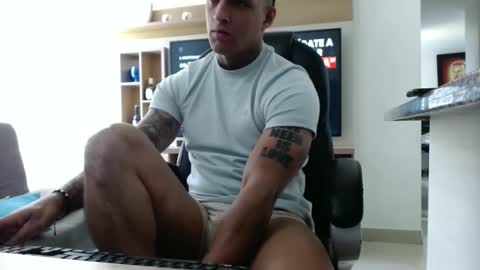 Snapshot of exotic_dude chatting on 20, 1, 2025 camilo online show from 20, 1, 2025