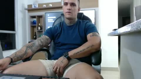 Snapshot of exotic_dude chatting on 31, 1, 2025 camilo online show from 31, 1, 2025
