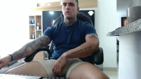 Snapshot of exotic_dude chatting on 31, 1, 2025 camilo online show from 31, 1, 2025