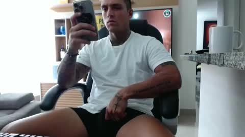 Snapshot of exotic_dude chatting on 28, 4, 2026 camilo online show from 28, 4, 2026