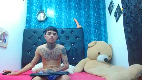 Snapshot of exotichot_couple chatting on 5, 3, 2025 exotichot_couple online show from 5, 3, 2025