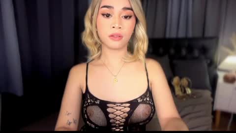 Snapshot of expensivets_chloe chatting on 2, 6, 2026 chloee online show from 2, 6, 2026