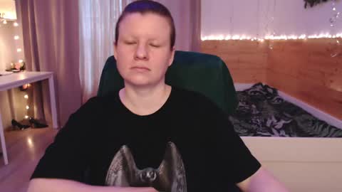 Snapshot of exponentex5 chatting on 28, 4, 2026 Crystal online show from 28, 4, 2026