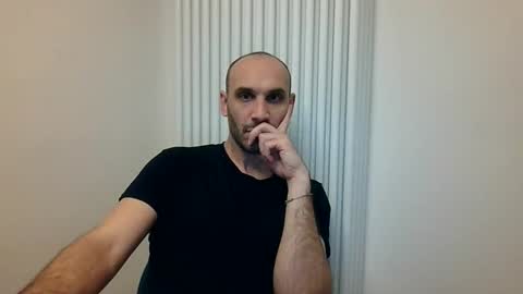 Snapshot of extr0 chatting on 3, 4, 2026 Extro online show from 3, 4, 2026