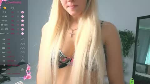 Snapshot of extra_natural chatting on 12, 9, 2025 M4ry  online show from 12, 9, 2025