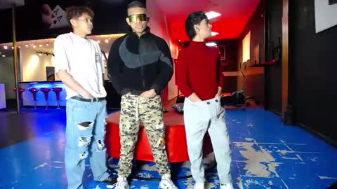 extrangers online show from 9, 11, 2025