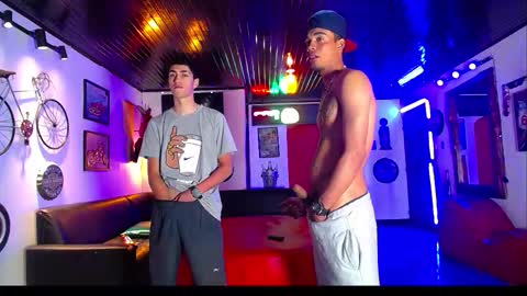 extrangers online show from 1, 2, 2026