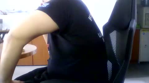 Snapshot of extrex2 chatting on 31, 3, 2026 derssing online show from 31, 3, 2026