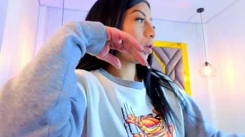 Snapshot of ey_im_simone_ chatting on 25, 5, 2026 online show from 25, 5, 2026