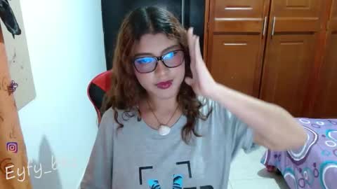 Snapshot of eyfy_bbs chatting on 5, 1, 2026 Nadia online show from 5, 1, 2026