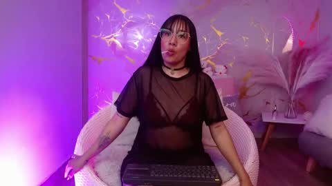 Snapshot of eylin_lux chatting on 7, 5, 2026 Eylin online show from 7, 5, 2026