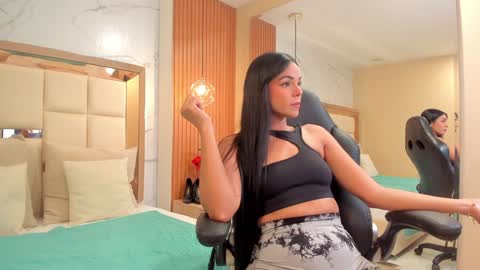 Snapshot of fabiana_rodriguez chatting on 4, 2, 2025 Fabi online show from 4, 2, 2025