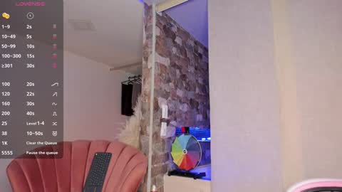 Thianna online show from 4, 12, 2024