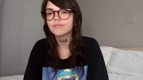 Snapshot of faerienugs chatting on 16, 4, 2026 Faerie 3 online show from 16, 4, 2026