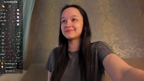 Snapshot of falcon_baby chatting on 1, 2, 2025 falcon baby online show from 1, 2, 2025