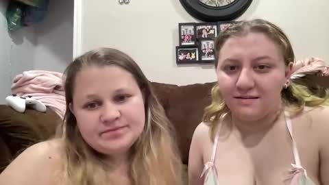 Snapshot of fall_flowers96 chatting on 9, 2, 2026 fall_flowers96 online show from 9, 2, 2026