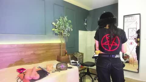 Megan    630  1330 -5 online show from 15, 4, 2026