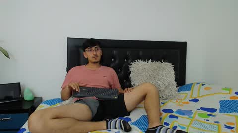 FallGays online show from 6, 2, 2026