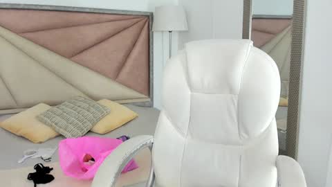 Snapshot of faloonroussel chatting on 28, 12, 2024 Faloon online show from 28, 12, 2024