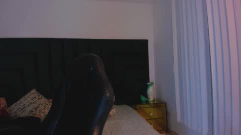 Snapshot of faloonroussel chatting on 20, 9, 2025 Faloon online show from 20, 9, 2025