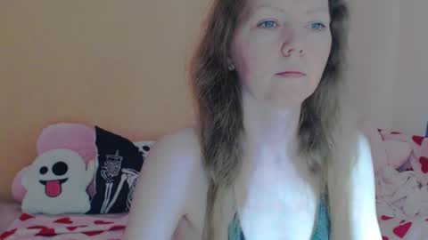 Snapshot of fanatka chatting on 5, 4, 2026 BUNNYGal online show from 5, 4, 2026