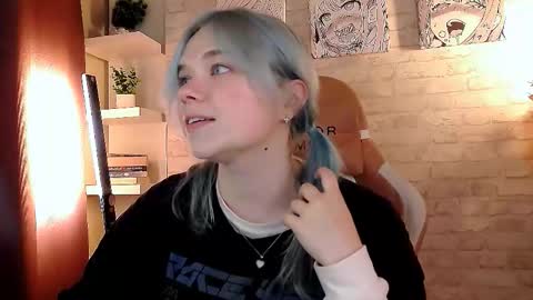 Bella online show from 7, 10, 2025