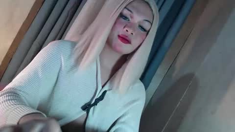 DANIELLA - DONT FORGET TO GIVE ME A THUMBSU UP online show from 10, 3, 2026