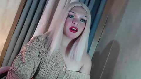 DANIELLA - DONT FORGET TO GIVE ME A THUMBSU UP online show from 18, 3, 2026