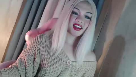 DANIELLA - DONT FORGET TO GIVE ME A THUMBSU UP online show from 25, 3, 2026