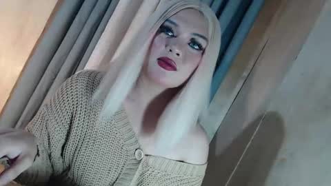DANIELLA - DONT FORGET TO GIVE ME A THUMBSU UP online show from 19, 5, 2026