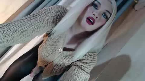 DANIELLA - DONT FORGET TO GIVE ME A THUMBSU UP online show from 20, 5, 2026