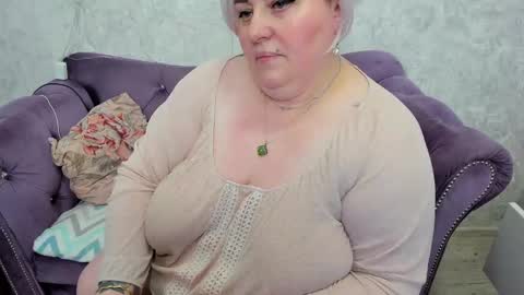 fashiona online show from 21, 1, 2025