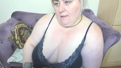 fashiona online show from 11, 10, 2025