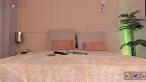 Snapshot of fay_miller2 chatting on 26, 9, 2025 welcome to my world  online show from 26, 9, 2025