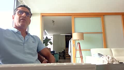 Snapshot of fdavoudi chatting on 10, 9, 2025 Miami Persian online show from 10, 9, 2025