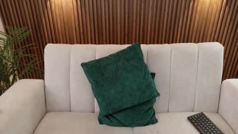 Feelena online show from 17, 12, 2025