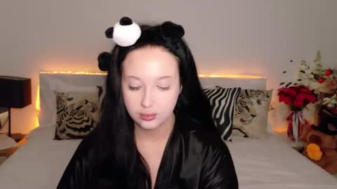 Felicia Herceg online show from 31, 10, 2025