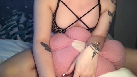 Snapshot of femmefatalebabe chatting on 8, 2, 2026 online show from 8, 2, 2026