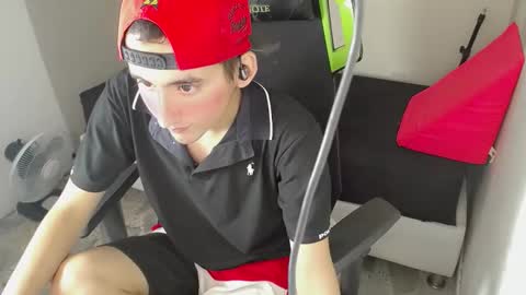 Snapshot of fernan_flow chatting on 28, 11, 2025 FERNANDO online show from 28, 11, 2025