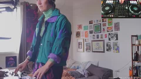 Snapshot of fernydew chatting on 20, 9, 2025 Fern next stream 430pm Monday PST online show from 20, 9, 2025