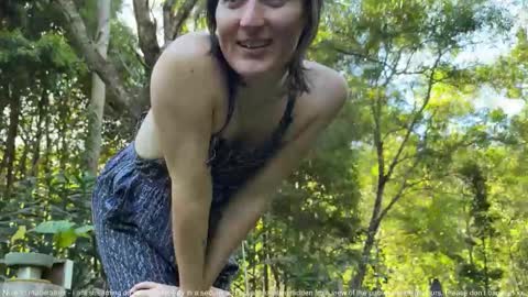 Snapshot of fernydew chatting on 11, 11, 2025 Fern next stream 430pm Monday PST online show from 11, 11, 2025