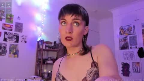 Snapshot of fernydew chatting on 19, 6, 2026 Fern next stream 430pm Monday PST online show from 19, 6, 2026