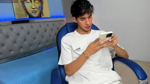 Snapshot of ferphoenix_ chatting on 8, 4, 2026 FER PHOENIX online show from 8, 4, 2026