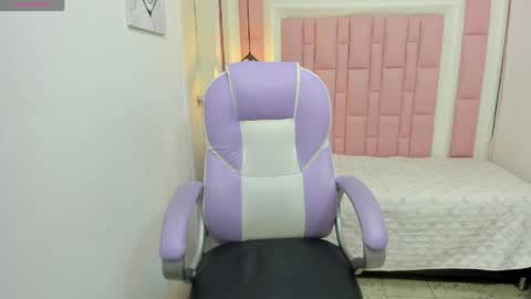 Snapshot of ferphoenix_ chatting on 16, 4, 2026 FER PHOENIX online show from 16, 4, 2026